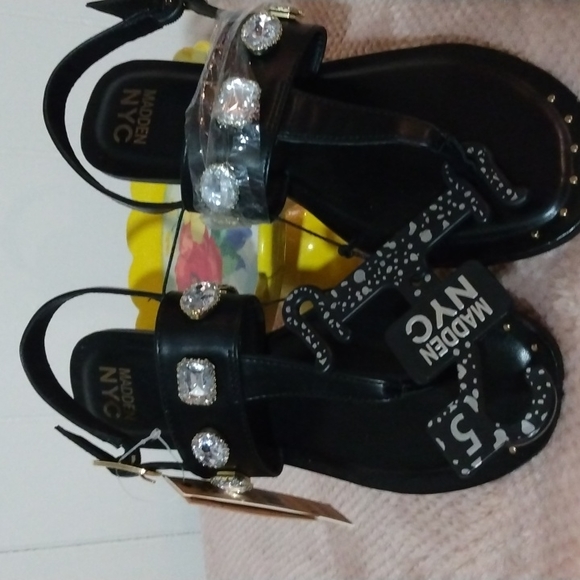 Madden NYC Sandles - Picture 5 of 6